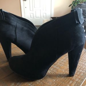 Black Guess Shoe Boots with Bows